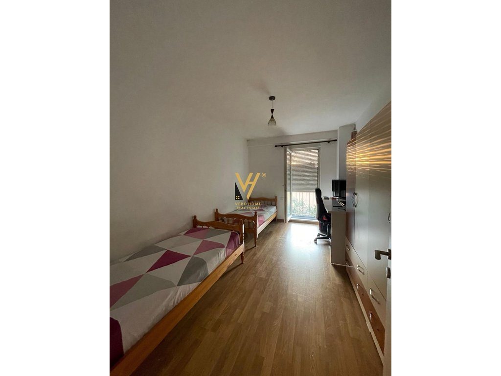 JEPET APARTAMENT 2+1+2+BLK ME QERA TE QYTET STUDENTI 55.000 LEKE 4