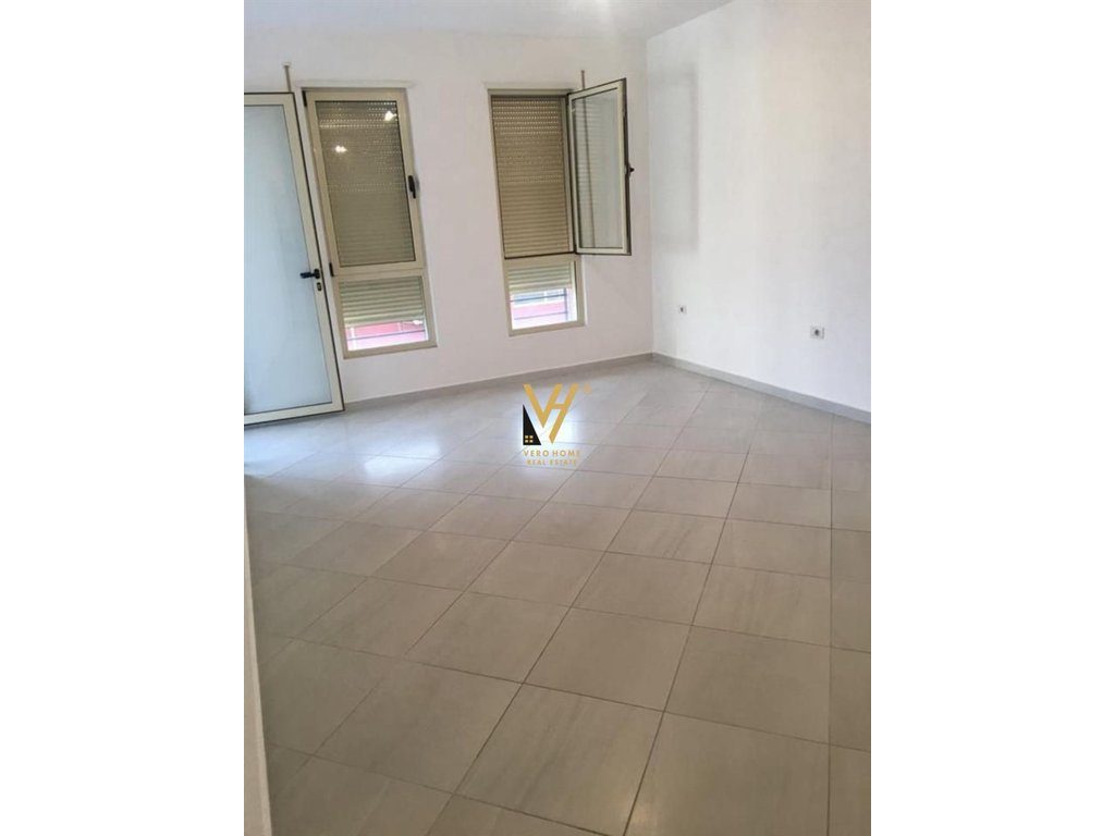 JEPET ZYRE 90 M2 ME QERA TE DON BOSKO 700 EURO 2