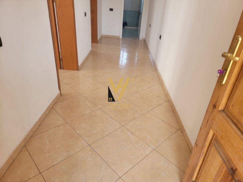 JEPET ZYRE 70 M2 ME QERA TE 5 MAJI 300 EURO 3