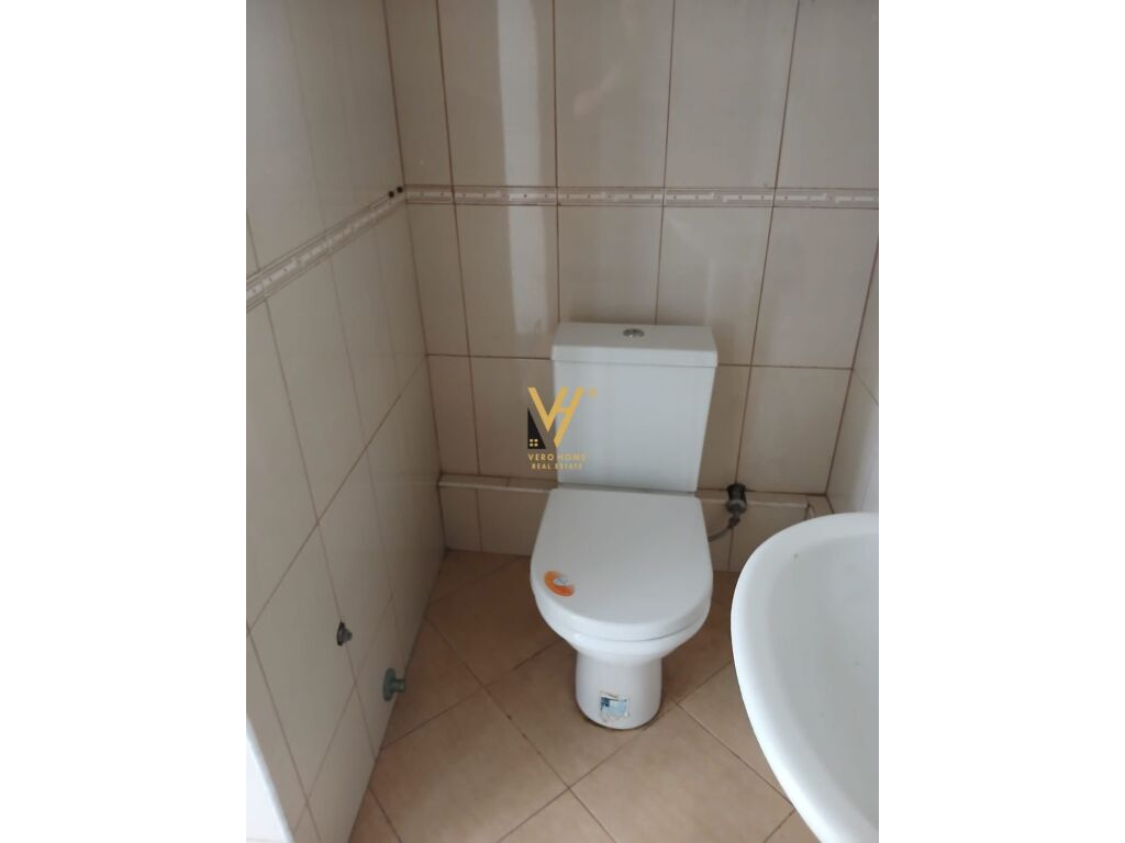 Jepet Dyqan me qera te Rruga Mehmet Bocaj 118 m2 3
