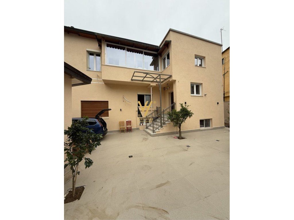 JEPET GODINE BIZNESI 440 M2 TE RRUGA NAIM FRASHERI 200.000 LEKE 2