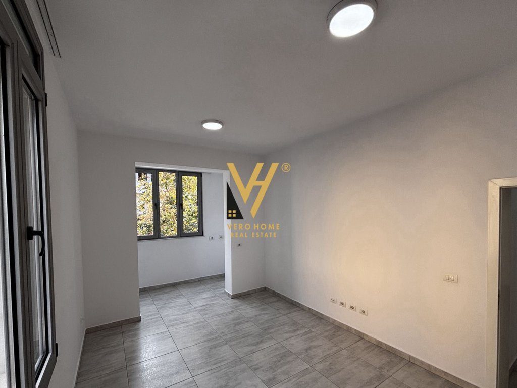 JEPET ZYRE 75 M2 TE RRUGA E DIBRES 500 EURO 2