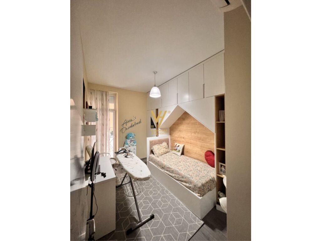 Shitet Apartament 3+1+2+post parkimi te Kompleksi Kika 2 , Komuna e Parisit 156 m2 2