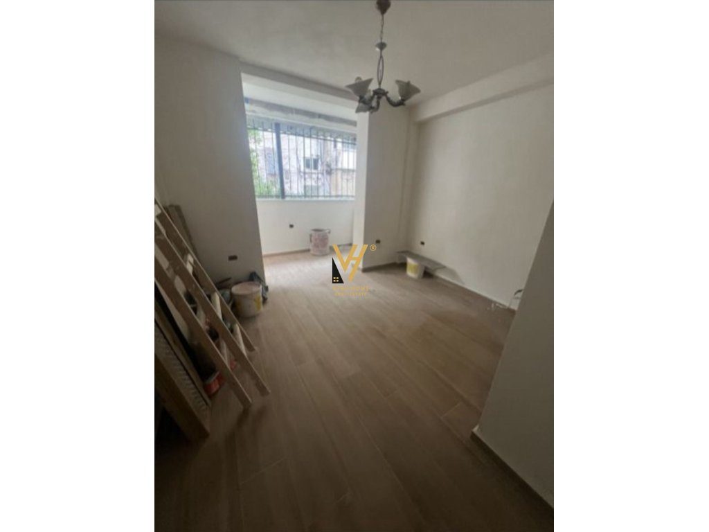 JEPET AMBIENT BIZNESI ME QERA SHESHI WILLSON 600 EURO