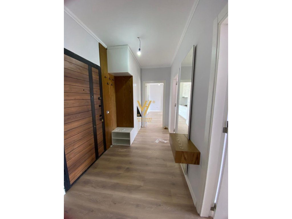 JEPET ZYRE 90 M2 ME QERA TEK BULEVARDI I RI 550 EURO 1