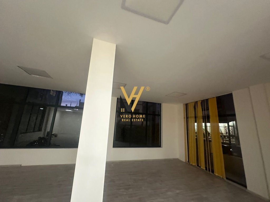 JEPET GODINE BIZNESI 456 M2 ME QERA TE RR. EDUARD MANO 3.500 EURO 4