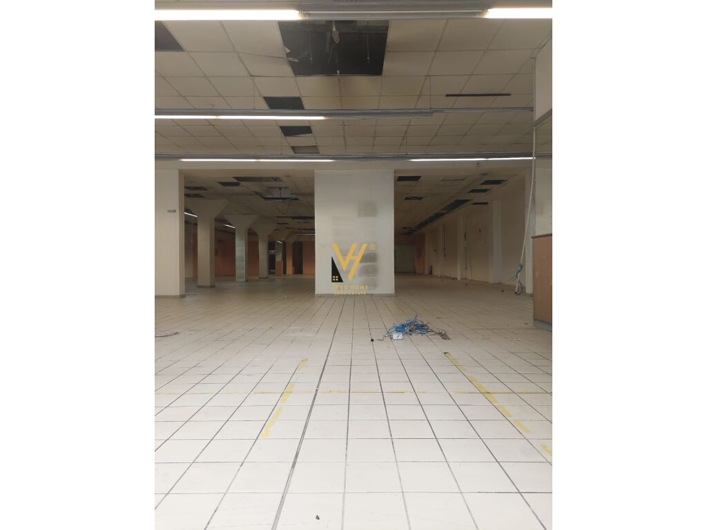 Jepet Dyqan me qera te Rruga e Kavajes 600 m2 1