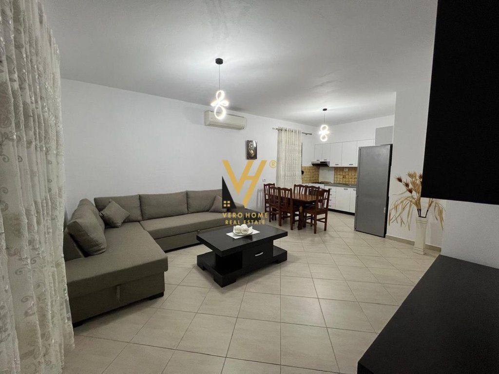 JEPET APARTAMENT 2+1+2 ME QERA NE MISTO MAME 50.000 LEKE