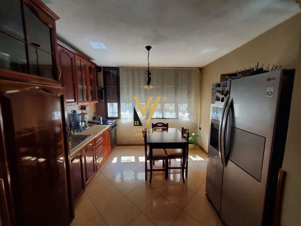 SHITET APARTAMENT 3+1 TE 21 DHJETORI 225.000 EURO 2