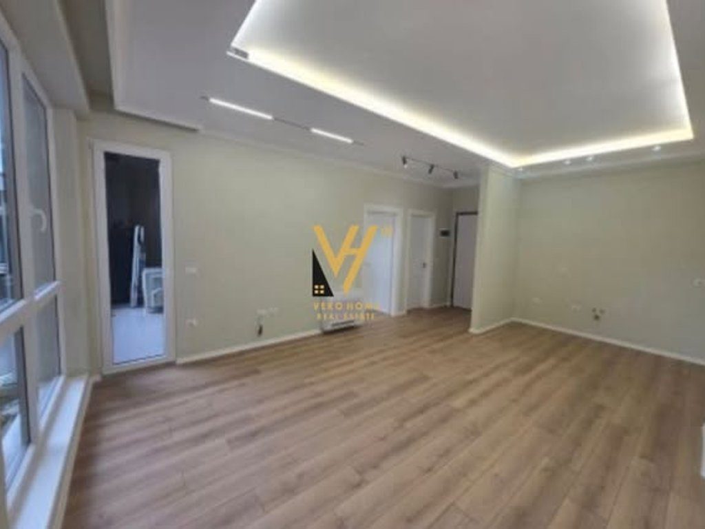 JEPET ZYRE 67 M2 ME QIRA TE KOMUNA E PARISIT 700 EURO 2
