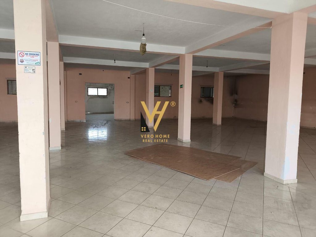 JEPET AMBIENT BIZNESI 1.400 M2 ME QERA NE KAMEZ 3.500 EURO 3