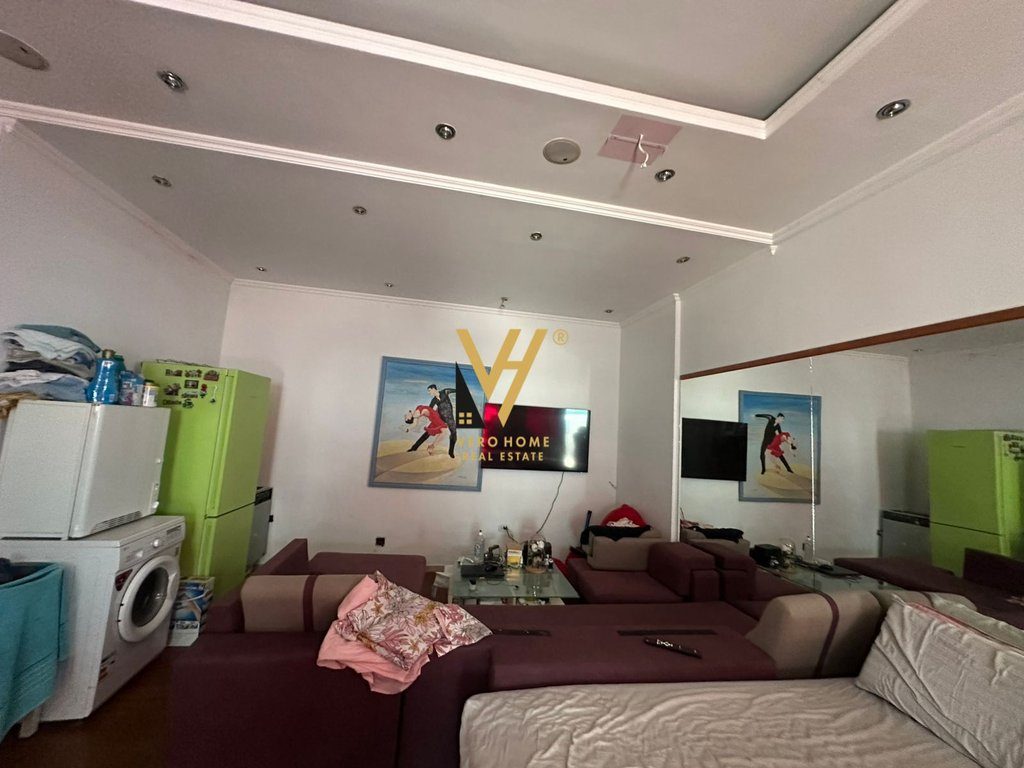 JEPET AMBIENT BIZNESI 71 M2 ME QERA TE 21 DHJETORI 1.000 EURO 2
