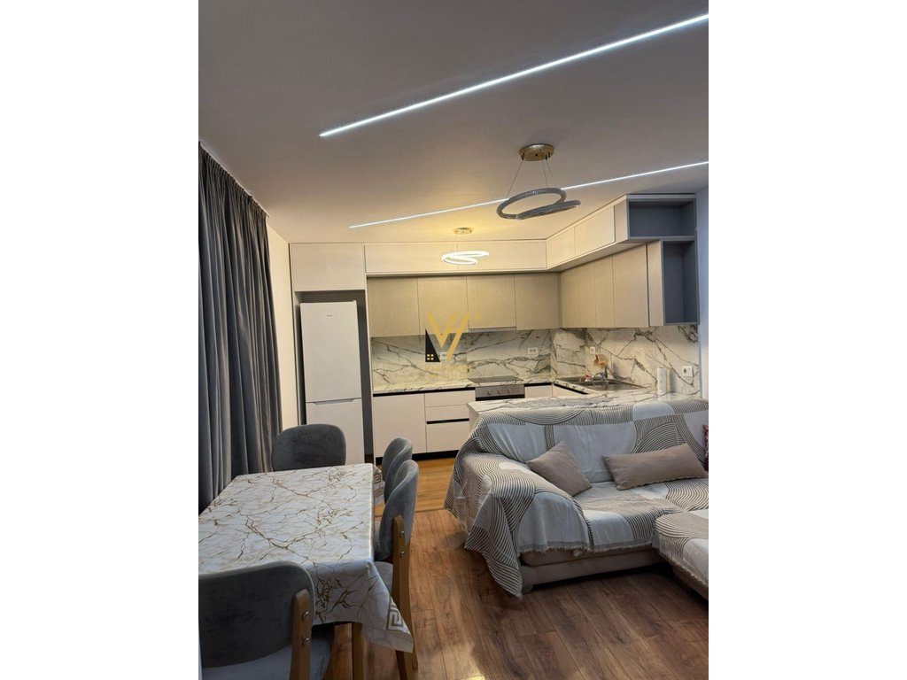 JEPET APARTAMENT 2+1 ME QERA TE 21 DHJETORI 800 EURO 2