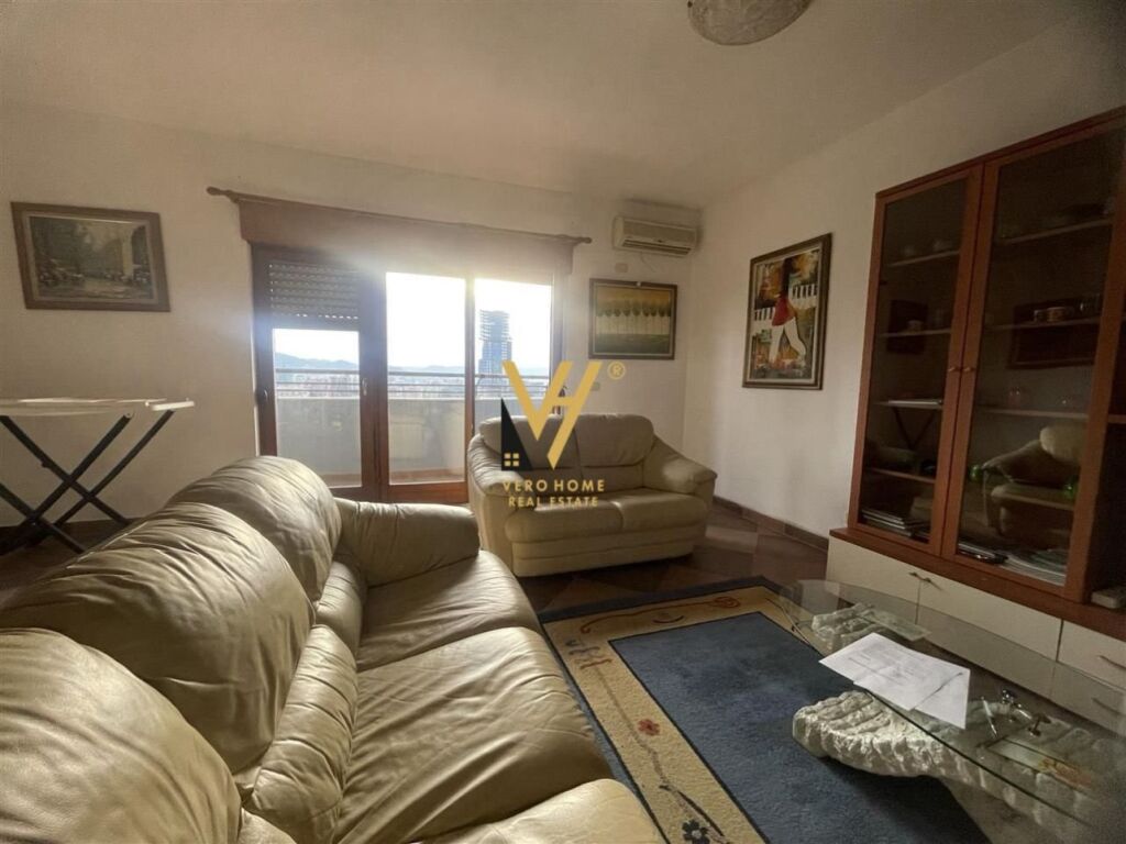 Jepet Apartament 2+1+2+ballkon me qera ne Qender 130 m2 4