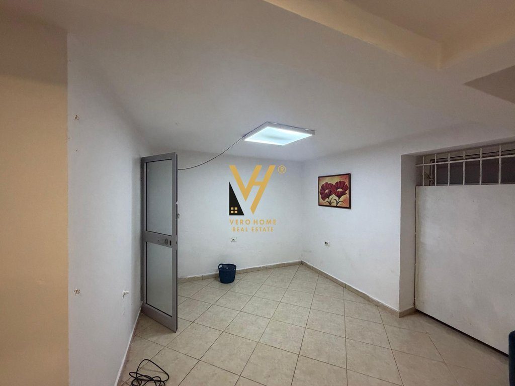 JEPET AMBIENT BIZNESI 23 M2 ME QERA TE STADIUMI DINAMO 30.000 LEKE