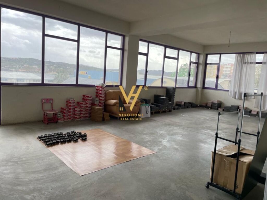 Shitet Godine 6 Kateshe Polifunksionale ne Fier 6310 m2