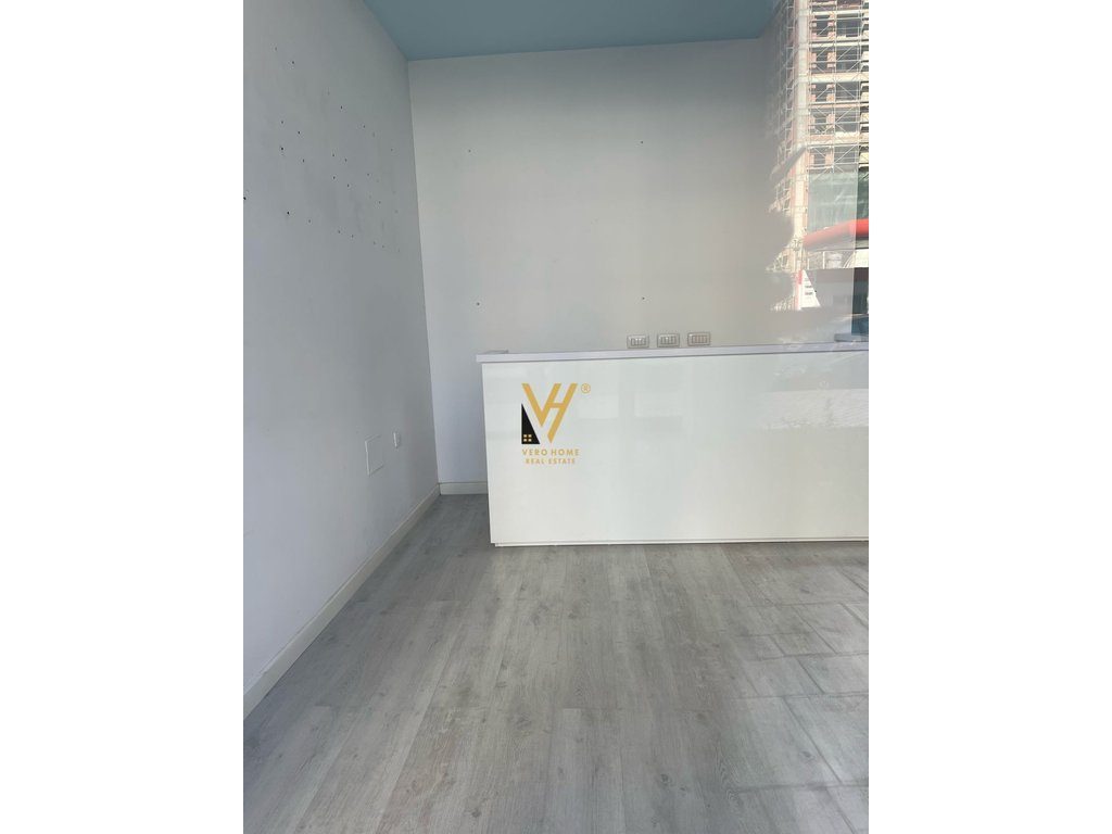 JEPET DYQAN 51M2 ME QERA TE RRUGA NDRE MJEDA 1.000 EURO