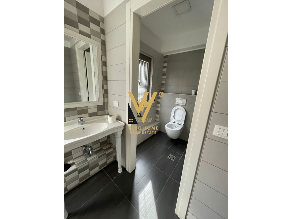 JEPET ZYRE 220 M2 ME QERA TE SELVIA 2.000 EURO 4