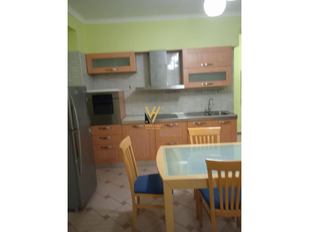 Jepet Apartament 2+1+ballkon me qera te Rruga e Durresit 73 m2 3