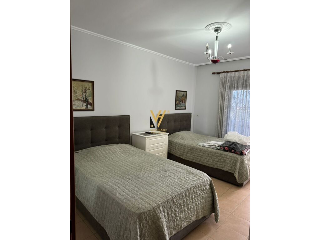Jepet Apartament 2+1+2+ballkon me qera te Sheshi Skenderbej 120 m2 3