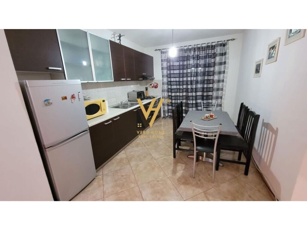 Shitet Apartament 1+1+ballkon te Komuna e Parisit 62 m2 2