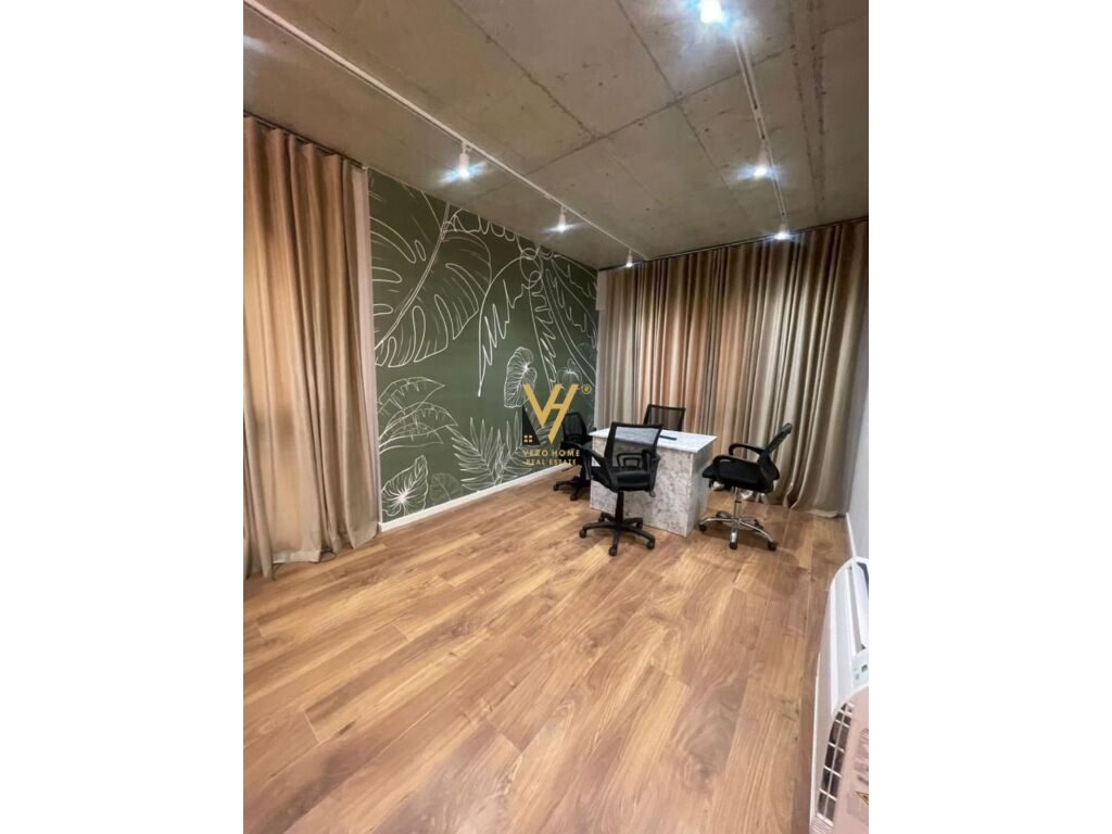 Jepet zyre me qera te Rruga e Elbasanit 185 m2