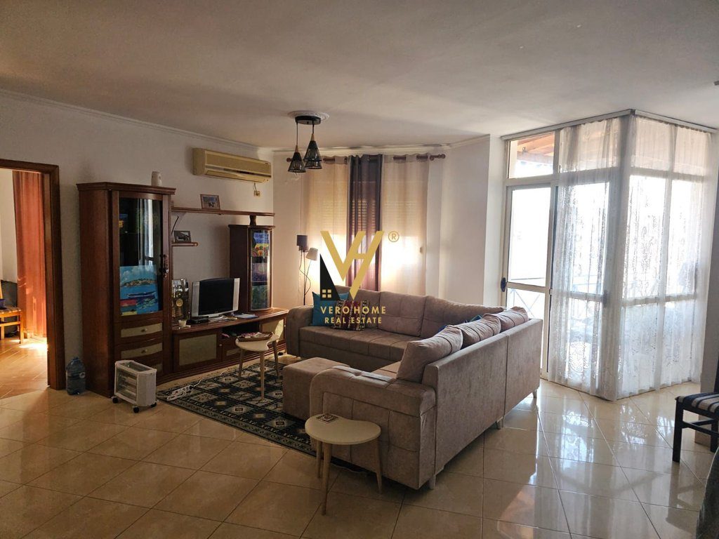 JEPET APARTAMENT 2+1+2 ME QIRA TE RRUGA E BARRIKADAVE 65.000 LEKE 2