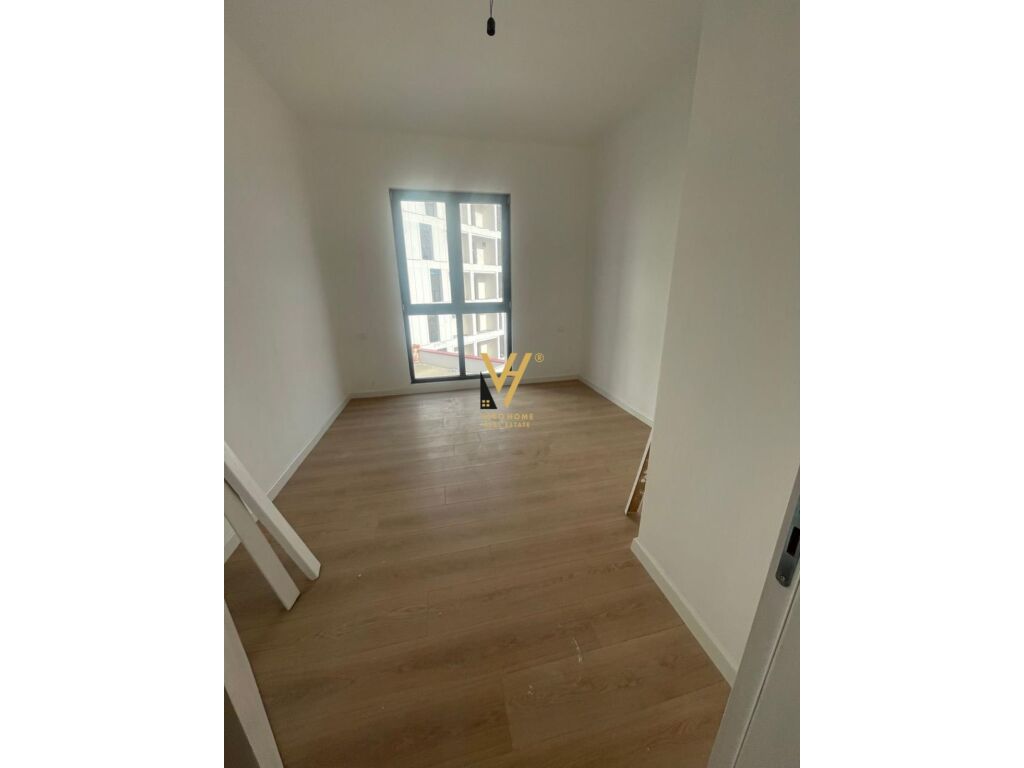 Jepet Zyre me qera te Farmacia 10 , Rruga e Dibres 75 m2 2