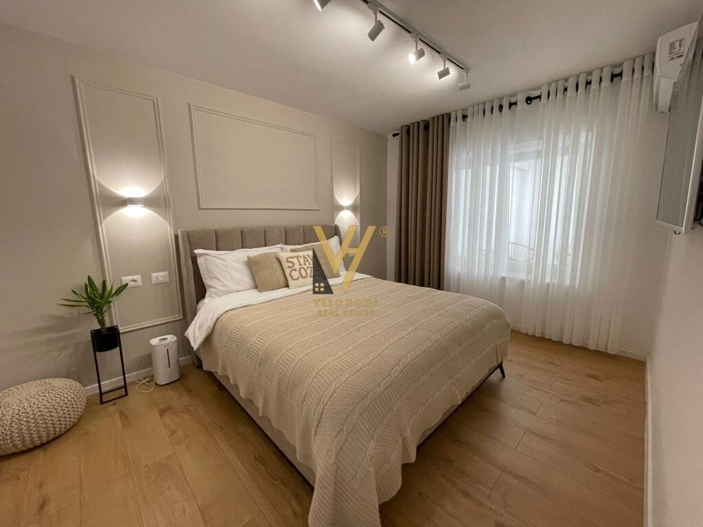 Shitet apartament 1+1 te Rruga e Barrikadave 80 m2 4