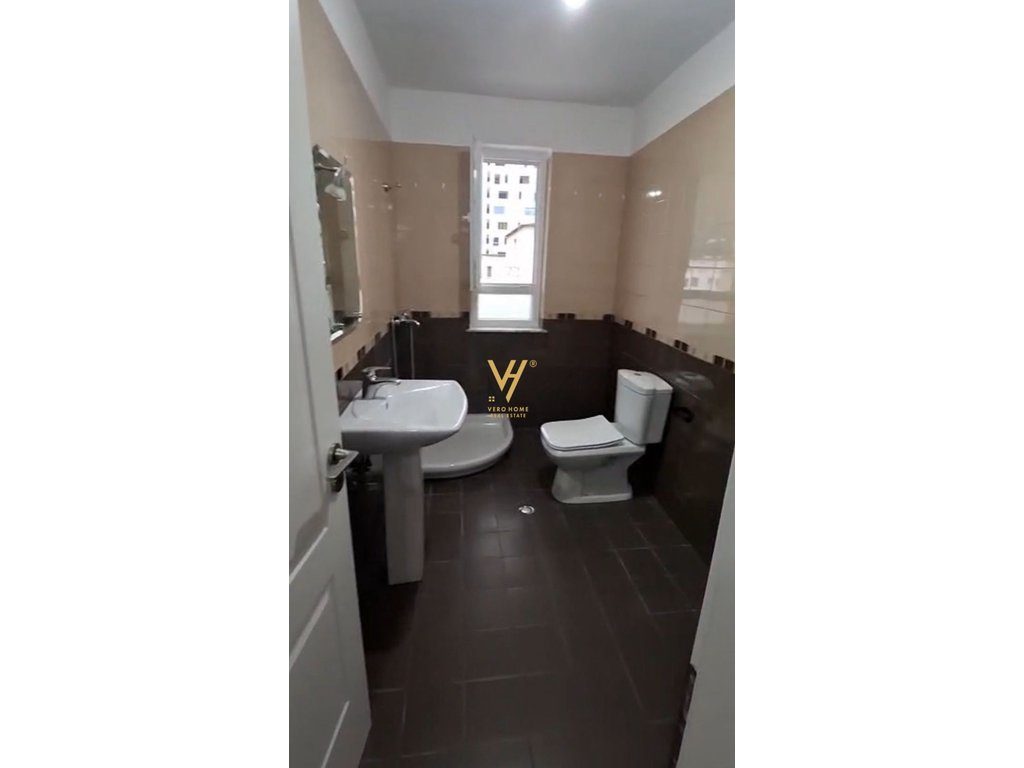 SHITET APARTAMENT 1+1+BLK TE RRUGA KAVAJES 130.000 EURO 4