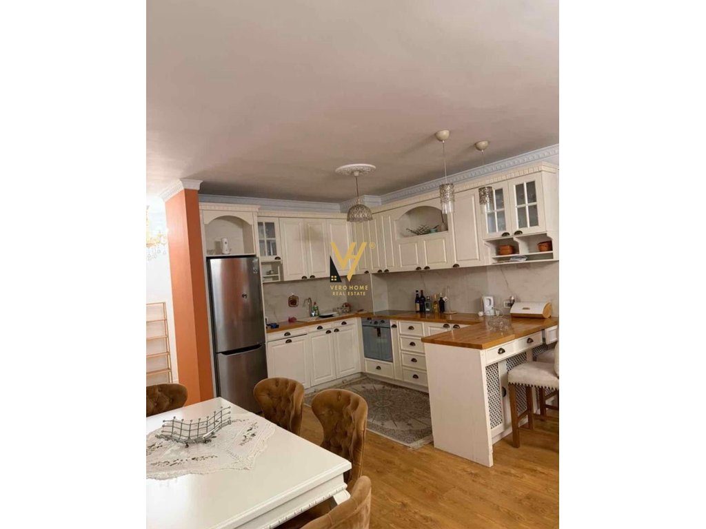 JEPET APARTAMENT 2+1+BLK ME QERA TEK KODRA E DIELLIT 65.000 LEKE 2