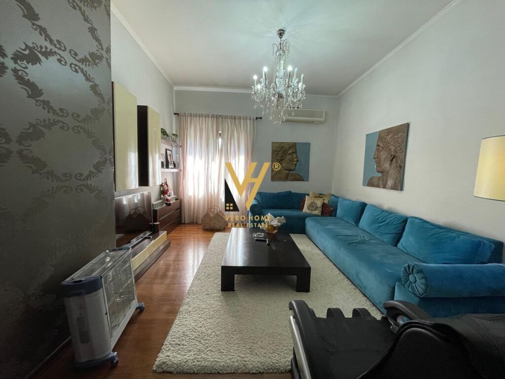 Shitet Apartament 2+1+verande te Rruga e Barrikadave 120 m2 2