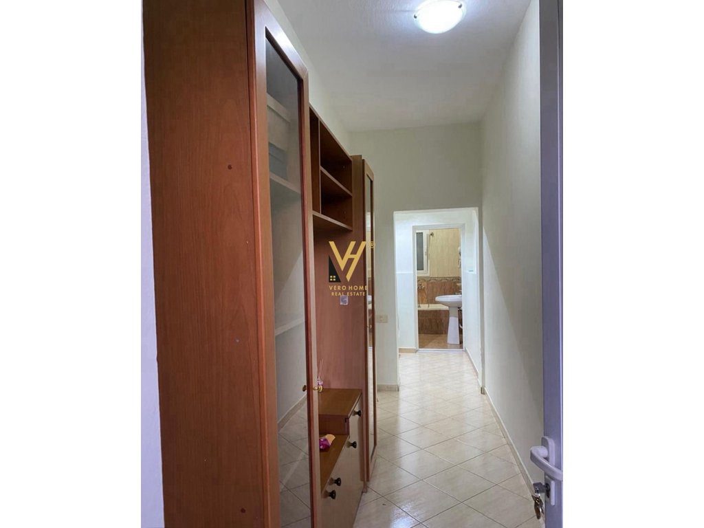 JEPET HYRJE 1+1+BLK ME QERA TE RRUGA E BURGUT 400 EURO 2