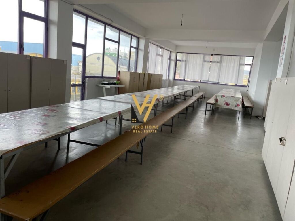 Shitet Godine 6 Kateshe Polifunksionale ne Fier 6310 m2