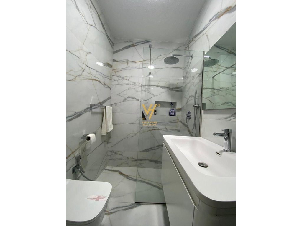 JEPET ZYRE 130 M2 ME QERA NE BLLOK 2.000 EURO 4