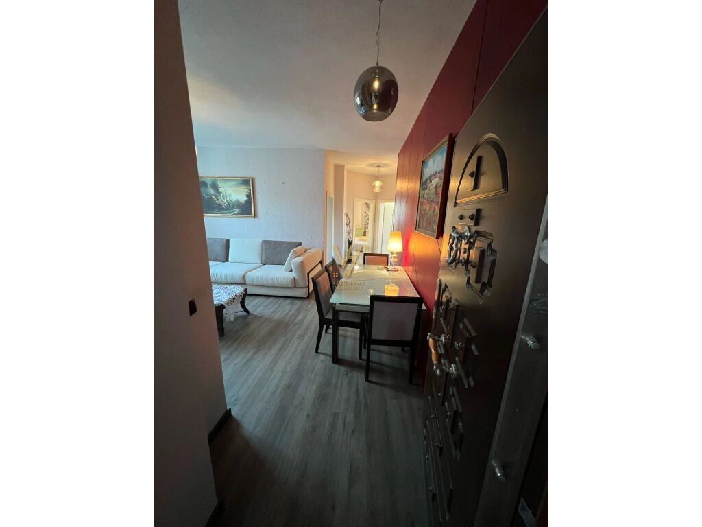 Jepet Apartament 2+1+ballkon me qera te Garda , Blloku 130 m2 3