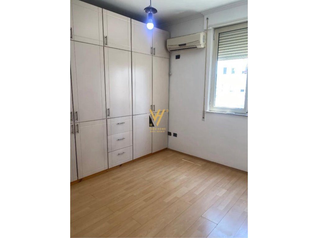 JEPET APARTAMENT 2+1+BLK ME QERA TE PAZARI RI 50.000 LEKE 3