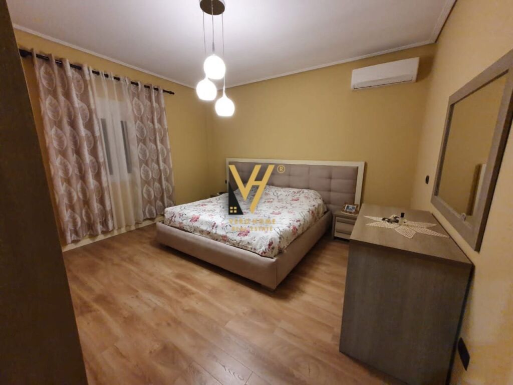 Shitet vile 3 kateshe te Zogu i ZI 590 m2 3