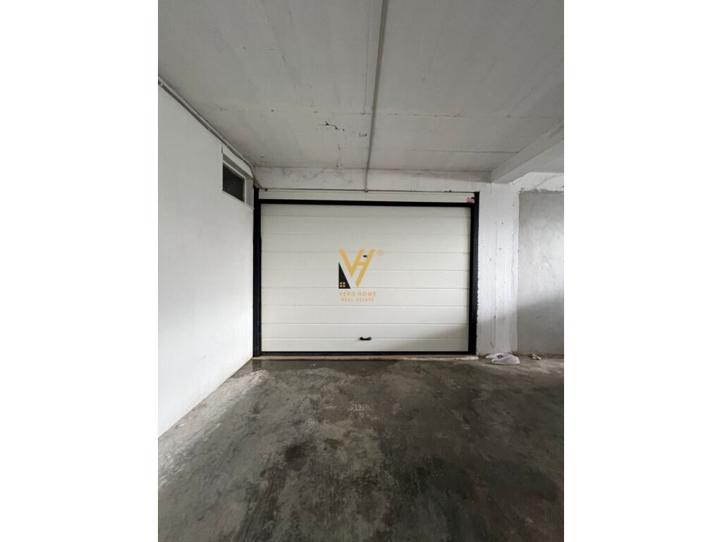 Jepet Dhome Frigoriferike me qera te Liqeni i Thate 200 m2 4