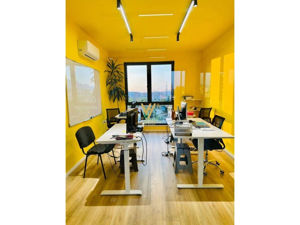 JEPET ZYRE 220 M2 ME QERA TE RRUGA SIRI KODRA 1.700 EURO 2