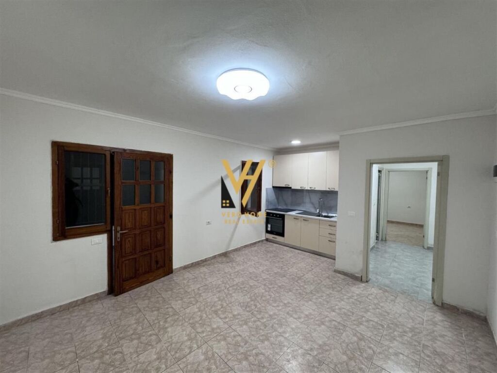 Jepet Zyre me qera te Rruga Bardhyl 50 m2