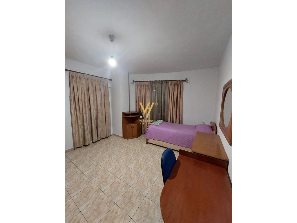JEPET APARTAMENT 2+1+2BLK ME QERA TE KOPSHTI BOTANIK 60.000 LEKE 4