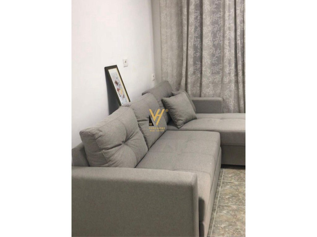 JEPET APARTAMENT 2+1 ME QIRA TE RRUGA E DIBRES 55.000 LEKE
