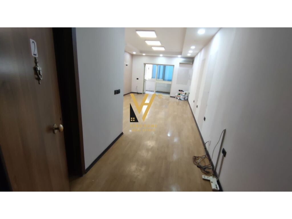 Jepet ambient biznesi me qera ne Blloku 120 m2 4