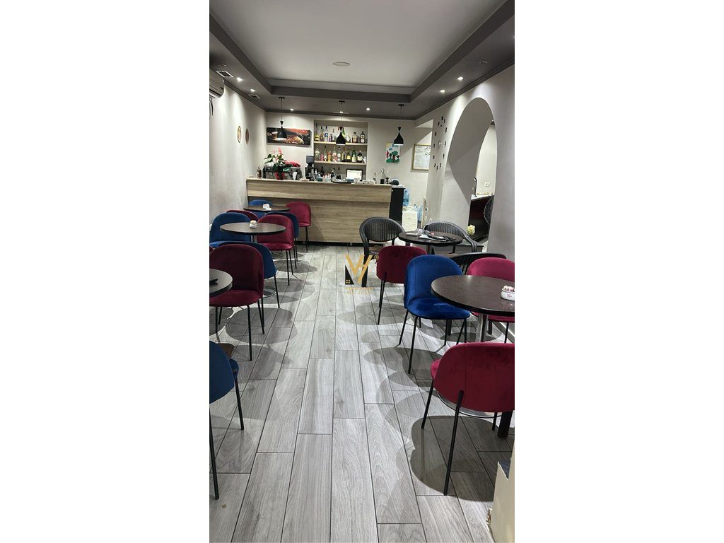 JEPET AMBIENT BIZNESI 70 M2 ME QIRA TE BLV.BAJRAM CURRI 100.000 LEKE