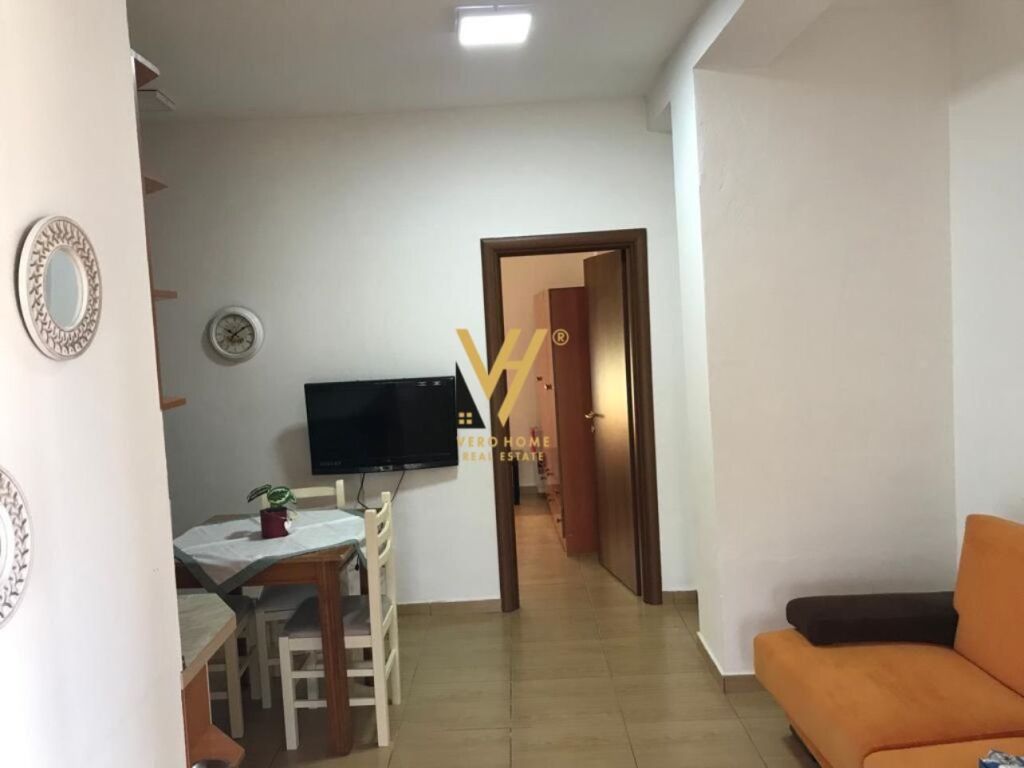 Shitet vile 2 kateshe te Rruga 3 Vellezrit Kondi 542 m2 4