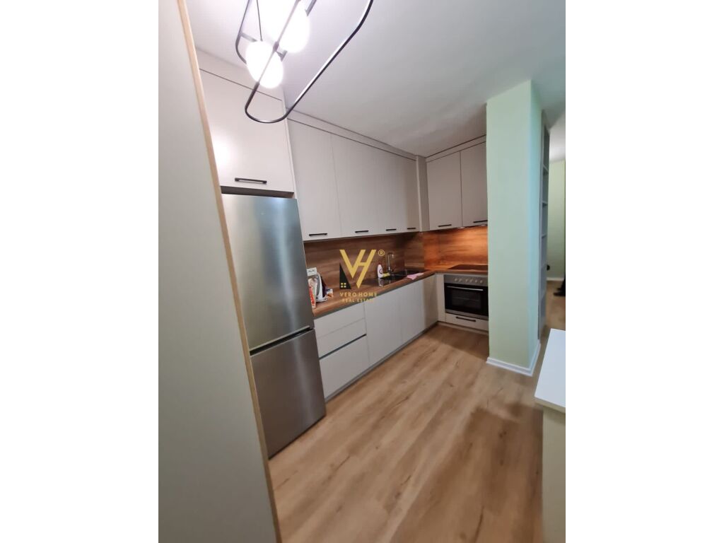 Jepet Apartament 2+1+ballkon me qera te 21 Dhjetori 94 m2