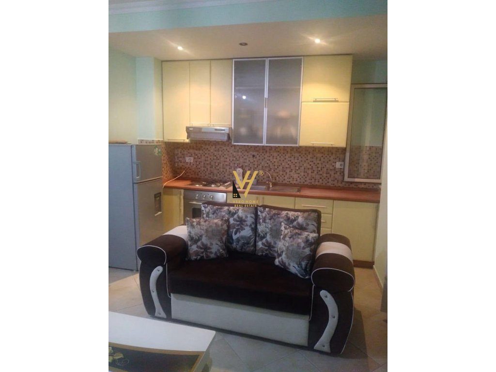 JEPET APARTAMENT 1+1+BLK ME QERA TEK ISH PARKU 45.000 LEKE 2