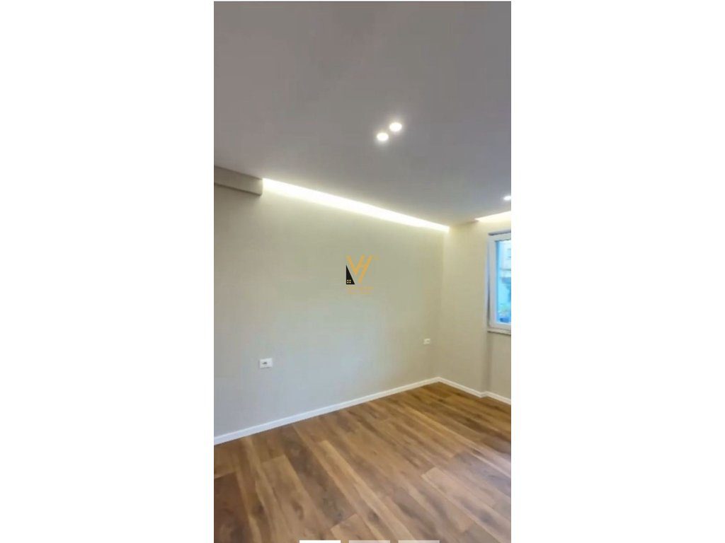 JEPET ZYRE 30 M2 ME QERA TEK LICEU,RR.ELBASANIT 40.000 LEKE 2