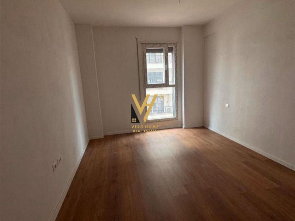 JEPET ZYRE 100 M2 ME QIRA NE LAPRAKE 600 EURO 4